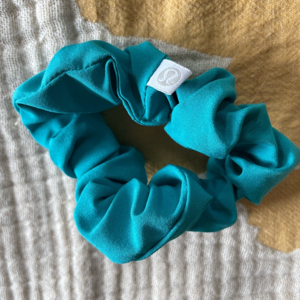 lululemon scrunchie teal